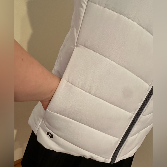 Holloway Sterling White Gray Quilted Vest With Pockets Sz M Slender Fit - Picture 4 of 9